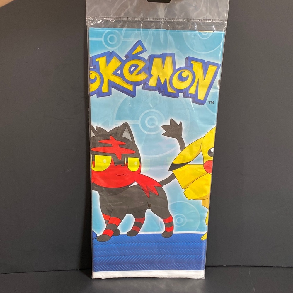 POKÉMON TABLECOVER